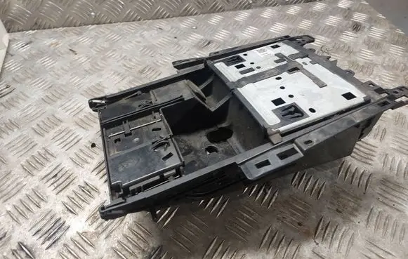 Cup holder front