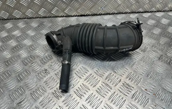 KIA Sorento Air intake hose/pipe 281302W300