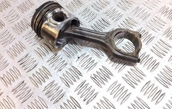 Ford Focus Piston with connecting rod