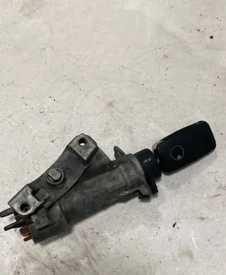 Volkswagen PASSAT B5 Ignition lock 4B0905851