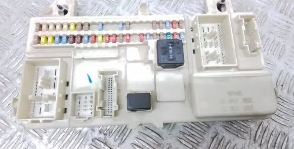 Volvo C30 Fuse module 30765471