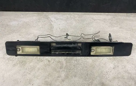 Volvo XC70 Trunk door license plate light bar 9203101