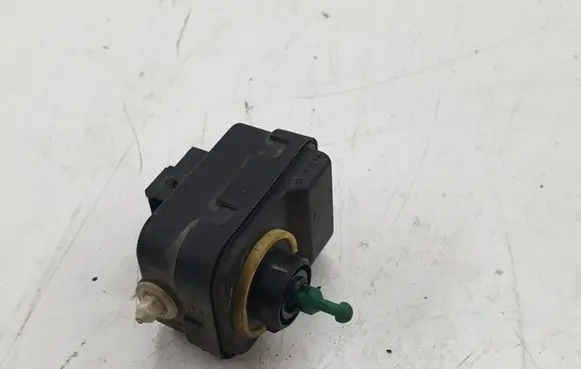 Headlight level adjustment motor