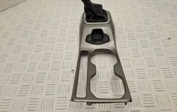 Jeep Renegade Gear shifter surround trim plastic 735665556