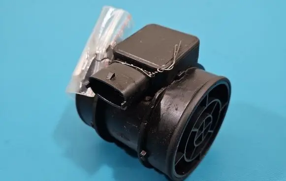 Opel Zafira A Mass air flow meter 90530463 IMPRK1525861