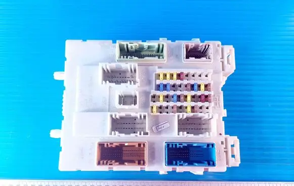 Ford Focus Fuse module BV6N14A073FJ 45L0000 51945L556