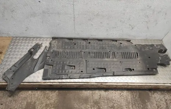 Seat Exeo (3R) Center/middle under tray cover 3R0825206C