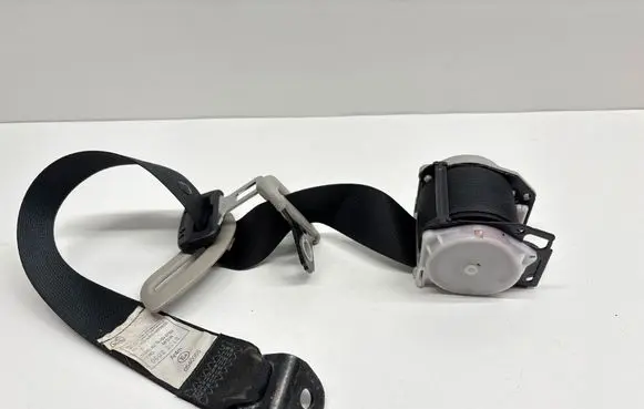 Toyota Prius+ (ZVW40) Rear seatbelt C7026 040065