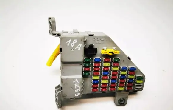 Hyundai Tucson JM Fuse module 911102E501