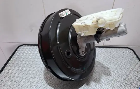 Renault Trafic III (X82) Brake booster 472100676R