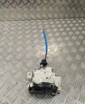 Audi A8 S8 D3 4E Rear door lock 4f0839015