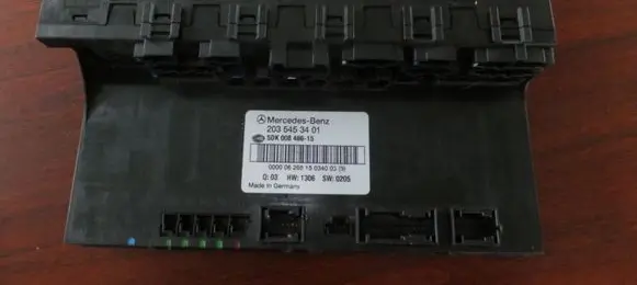 Mercedes-Benz CLK A209 C209 Fuse module A2035453401