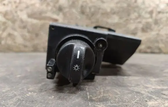Mercedes-Benz E W210 Light switch 2105450104