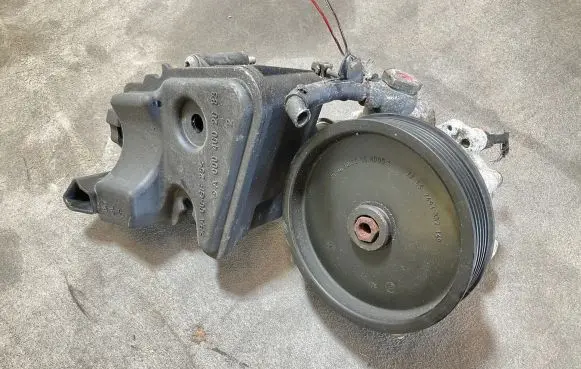 Mercedes-Benz CLS C219 Power steering pump 0054661401 H2113593
