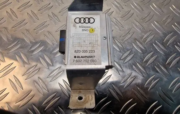 Audi A2 Sound amplifier 8Z0035223