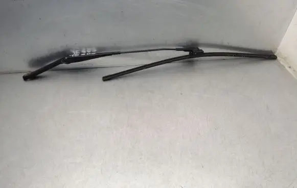 Ford Focus Windshield/front glass wiper blade 4M5117526AB