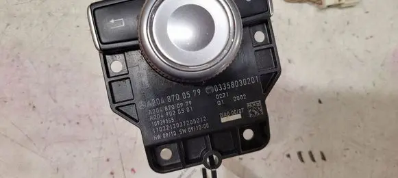 Mercedes-Benz C W204 Head unit multimedia control A2048700579 03358030201