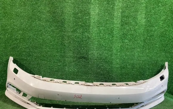 Volkswagen Jetta VI Front bumper 5C6807221AG