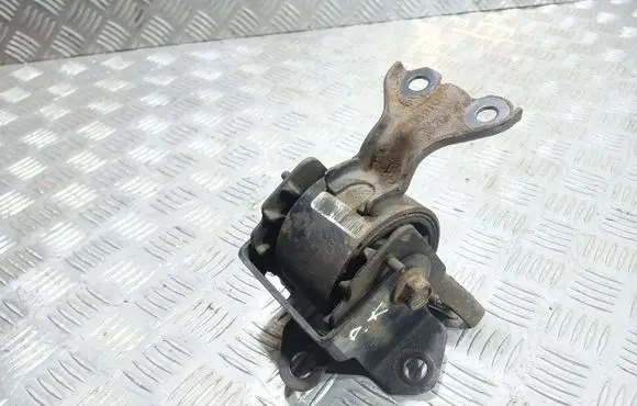 Jeep Patriot Engine mount bracket