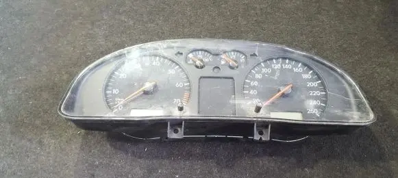 Volkswagen PASSAT B5 Speedometer (instrument cluster) 3B1919860