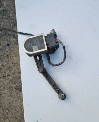 Headlight/headlamp level sensor