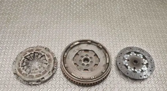 Nissan Juke I F15 Clutch set kit 30205041BR 302107571R