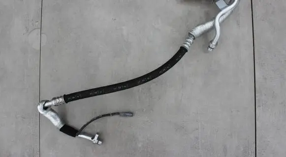 Renault Kangoo III Air conditioning (A/C) pipe/hose 924007761R