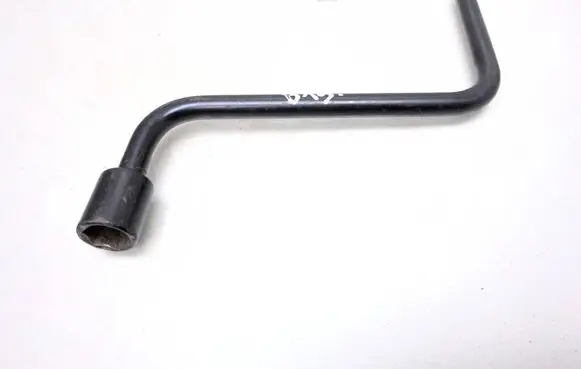 Volvo V60 Wheel nut wrench