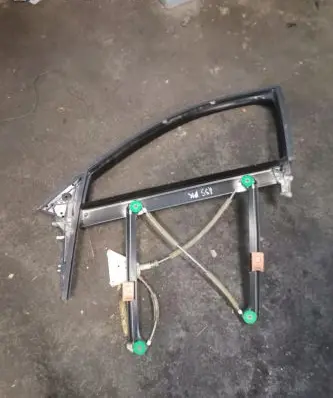Audi A3 S3 8P Front door window/glass frame 