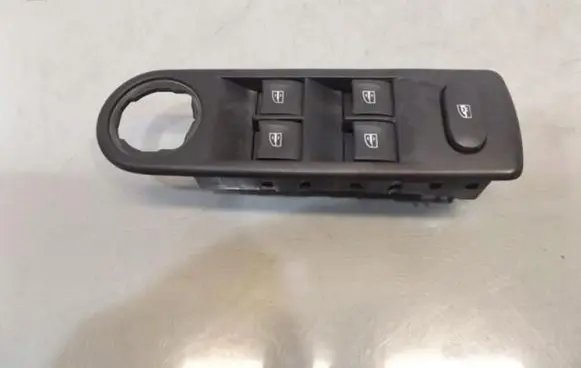 Renault Captur Quarter vent window switch 