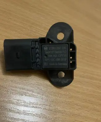 Volkswagen Tiguan Air pressure sensor 0261230235 03C906051F