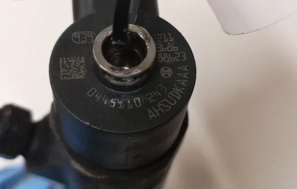 Alfa Romeo 159 Fuel injector 0445110243