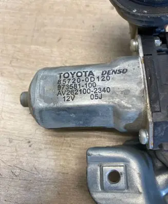 Toyota Auris E180 Rear door window regulator motor 857200d120