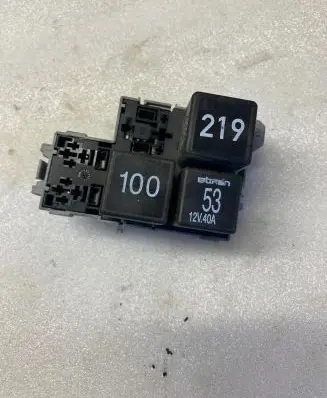Volkswagen Touareg I Relay mounting block 7L0937503D