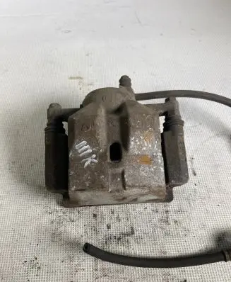 Toyota Prius (XW30) Front brake caliper