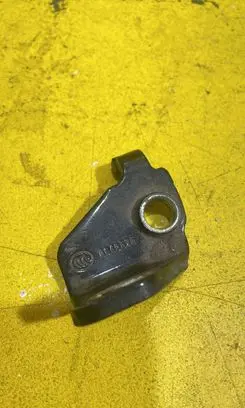 Ford Mondeo MK IV Rear door lower hinge A046575