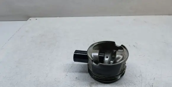BMW X3 F25 Piston 18R12010 0840ZU