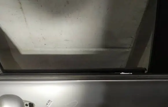 Honda FR-V Rear door glass trim molding 