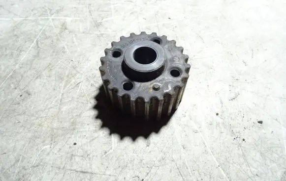 Volkswagen PASSAT B6 Crankshaft pulley 045105263A