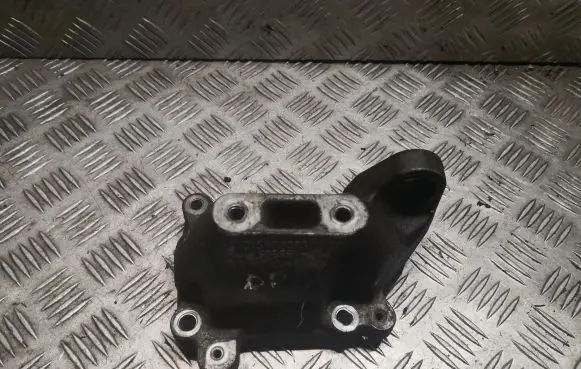 Chrysler 300 - 300C Engine mounting bracket 04578182AA