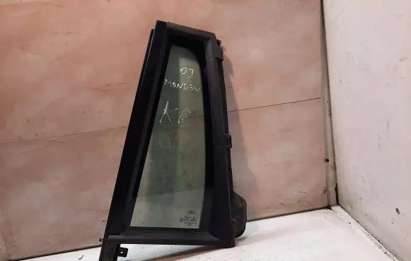 Ford Mondeo Mk III Rear vent window glass 43R001057 DOT27M23100AS2