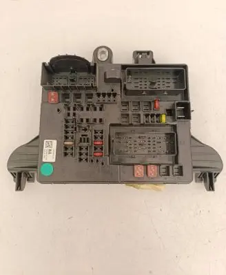 Opel Insignia A Fuse module 13277317