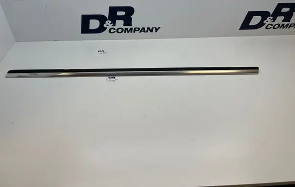 Peugeot 5008 Front door glass trim molding