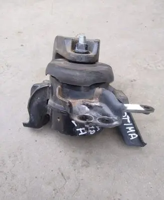 KIA Optima Engine mount bracket
