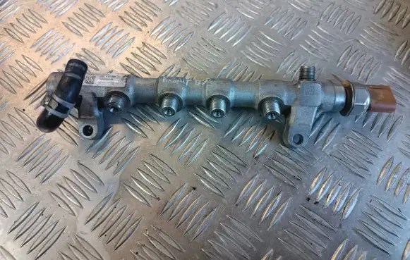 Volkswagen PASSAT B7 Fuel main line pipe 03L130089J 04L0100556