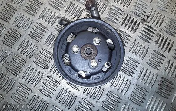 Renault Sandero I Power steering pump 7613955613