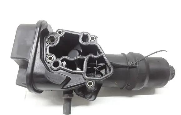 Oil filter mounting bracket