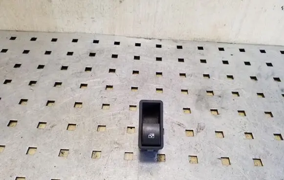 Opel Zafira B Electric window control switch 13228711