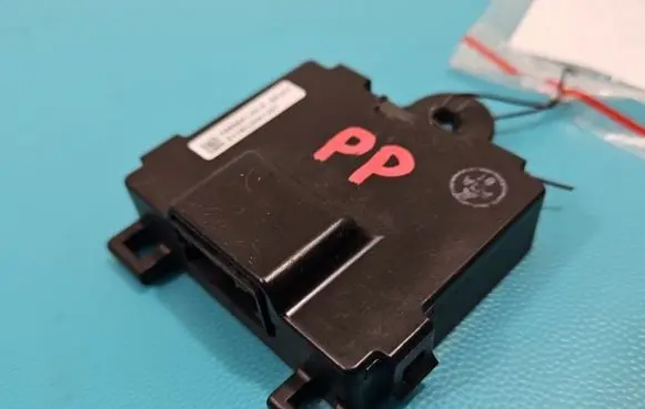 Tesla Model S Central body control module 1069651-00-D IMPRK1412270