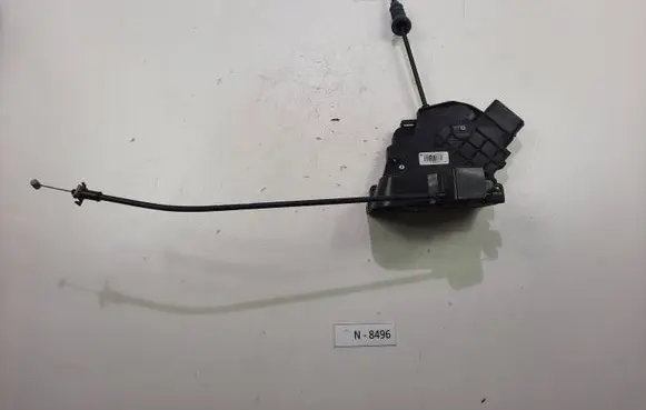 Volvo C30 Front door lock 30799302